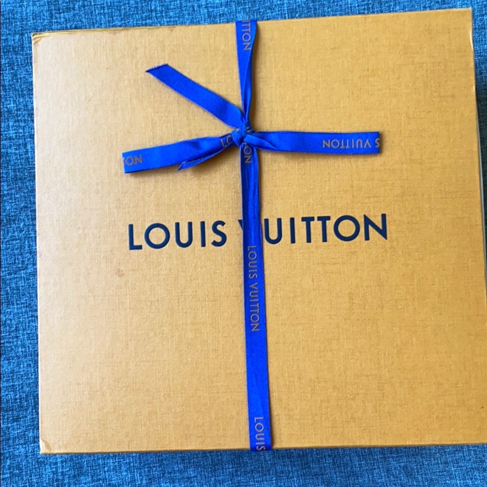 Louis Vuitton pochette prism limited edition.